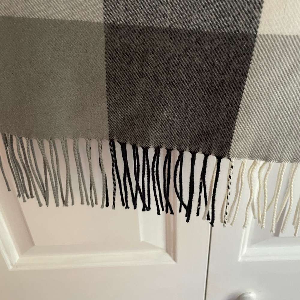 Scarf - Picture 4 of 5